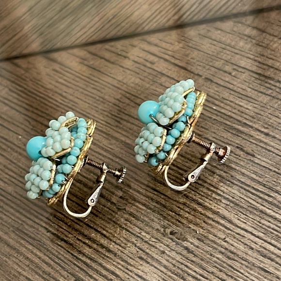 Vintage Japan Blue Flower Seed Bead Screw Back Clip Earrings - Picture 5 of 14